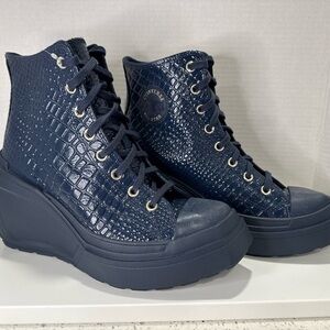 Converse Women's Chuck 70 De Luxe Wedge Platform (Blue Leather) A10037C